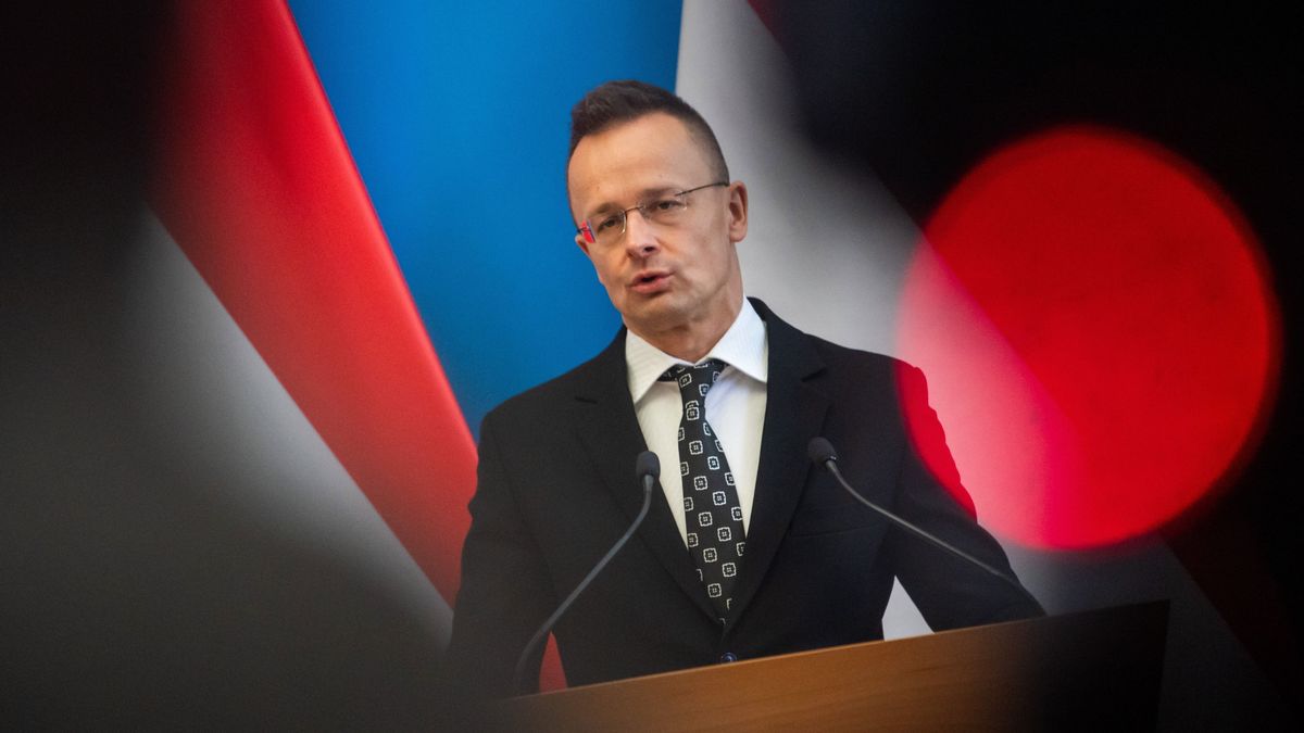 Imádkoznak Szijjártó Péterért ungvári útja előtt