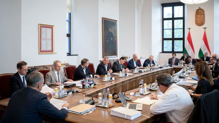 Átalakítás mellett döntött Orbán Viktor