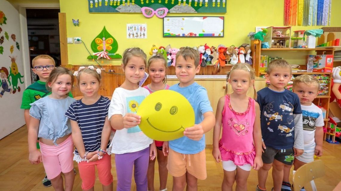 A gyerekek nagyon várják a boldogságóra-foglalkozásokat a Győrújbaráti Pitypang Óvodában. Fotó: Csapó Balázs