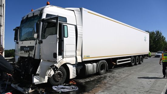 Kamion csapódott szalagkorlátnak