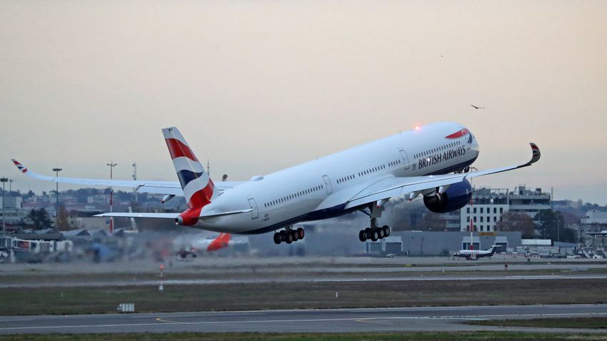 Nem vetítenek zsidókról szóló filmet a repülőn „a kialakult helyzet miatt”