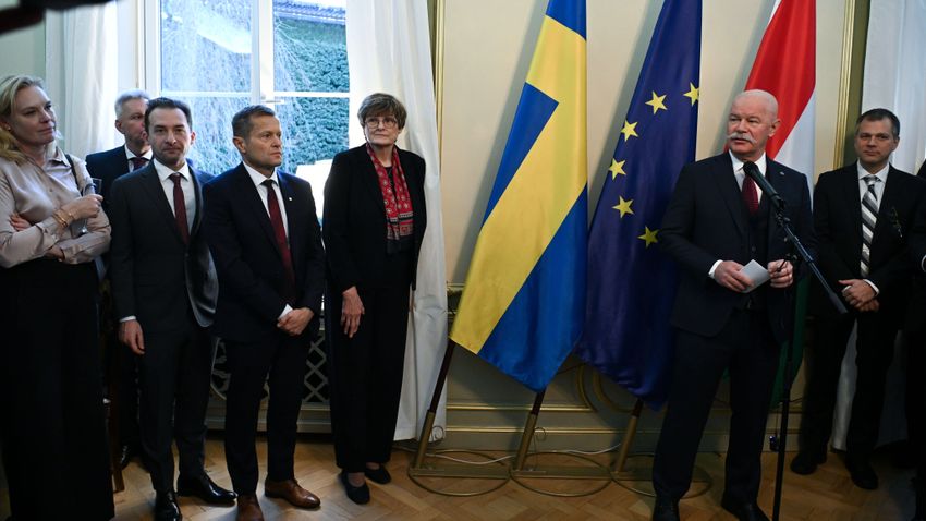 Nekünk, magyaroknak régi hagyományunk van a Nobel-díjakban