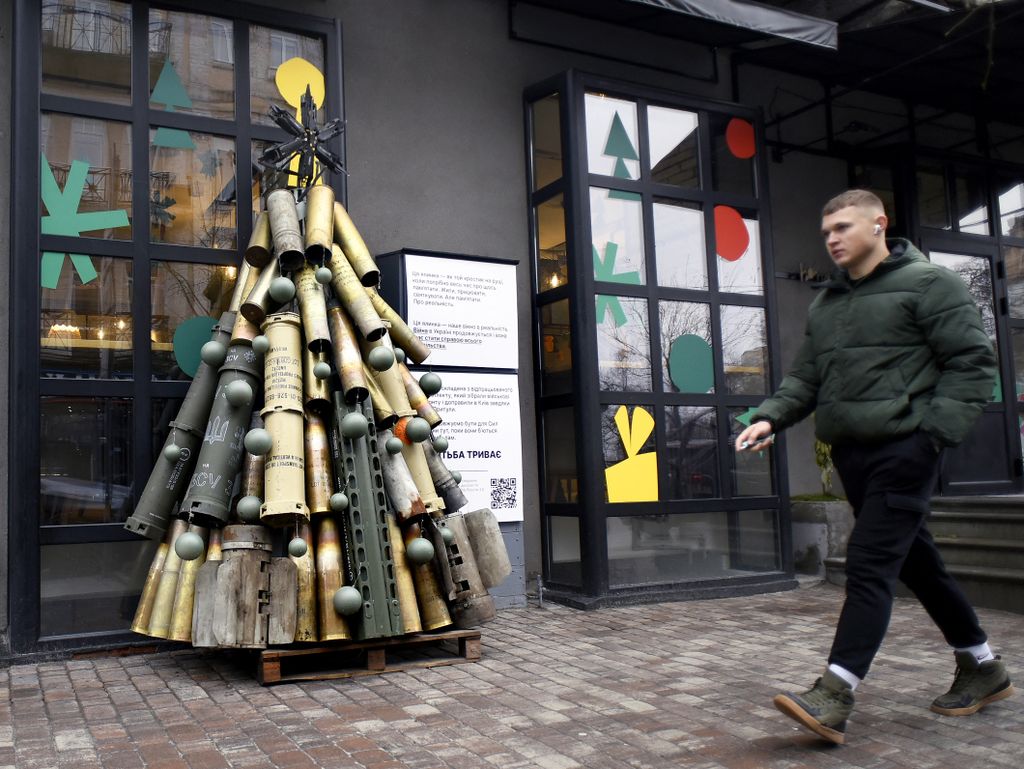 Christmas tree made of shell cases in Kyiv