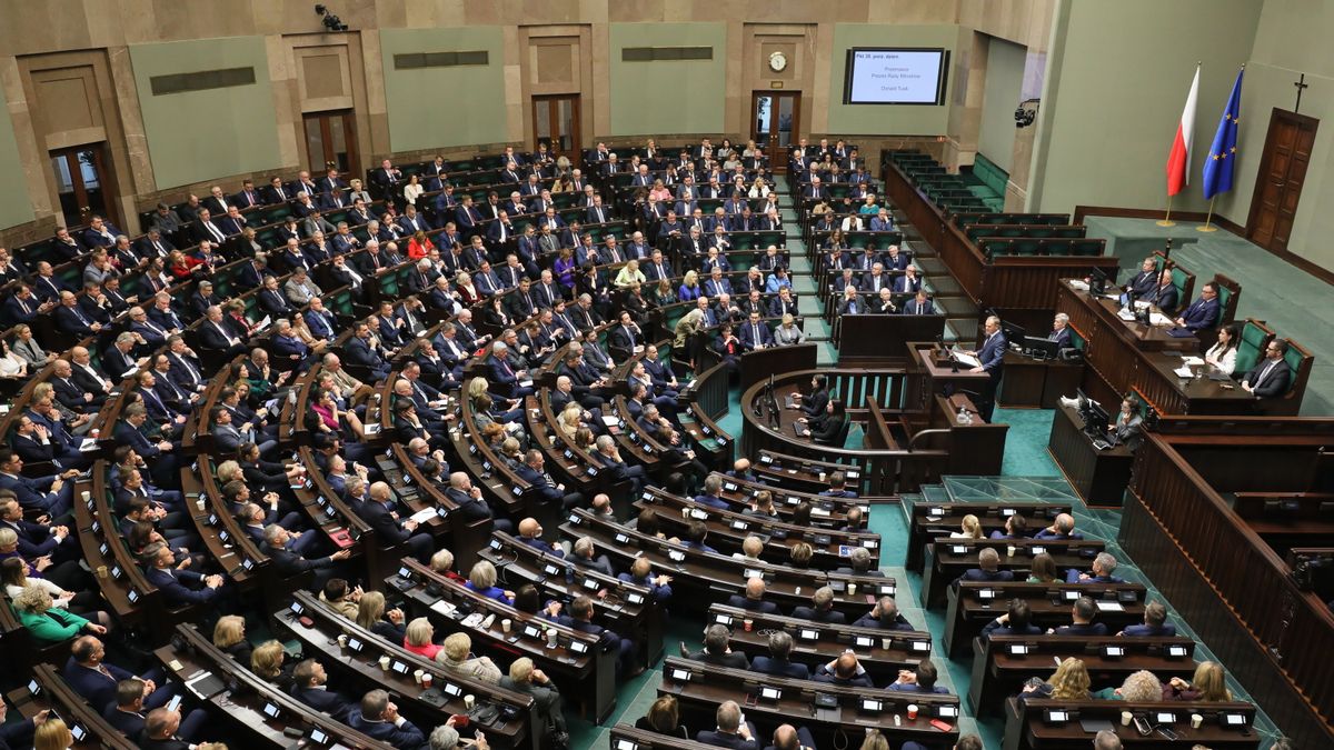 A lengyel legfelsőbb bíróság érvénytelennek találta a volt miniszter mandátumfosztását