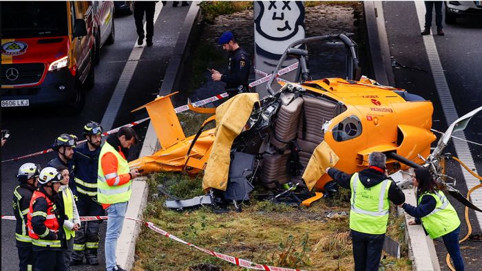 Dráma: helikopter zuhant az autópályára Madridban + videó