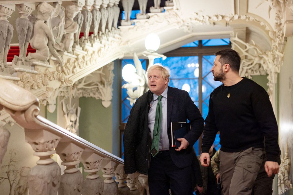 A kritikusok szerint Boris Johnson egykori brit miniszterelnök  torpedózta meg a béketárgyalásokat (Fotó:  Ukrainian Presidential Press Service / AFP)