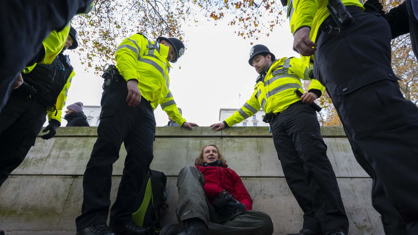 Letartóztattak két klímaaktivistát Londonban + videó