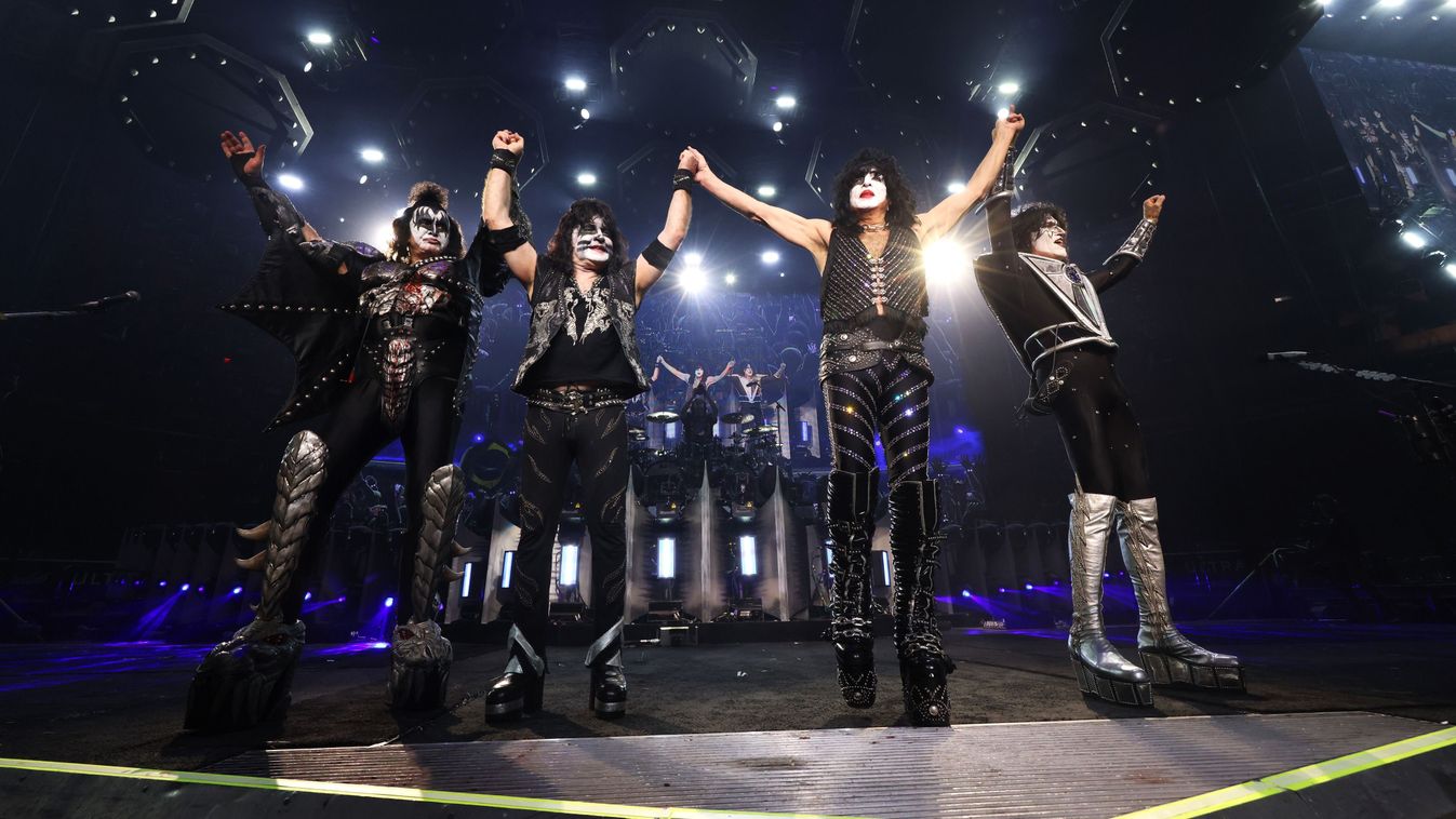 Kijöttek az első amatőr videók a Kiss gigantikus New York-i búcsúkoncertjéről