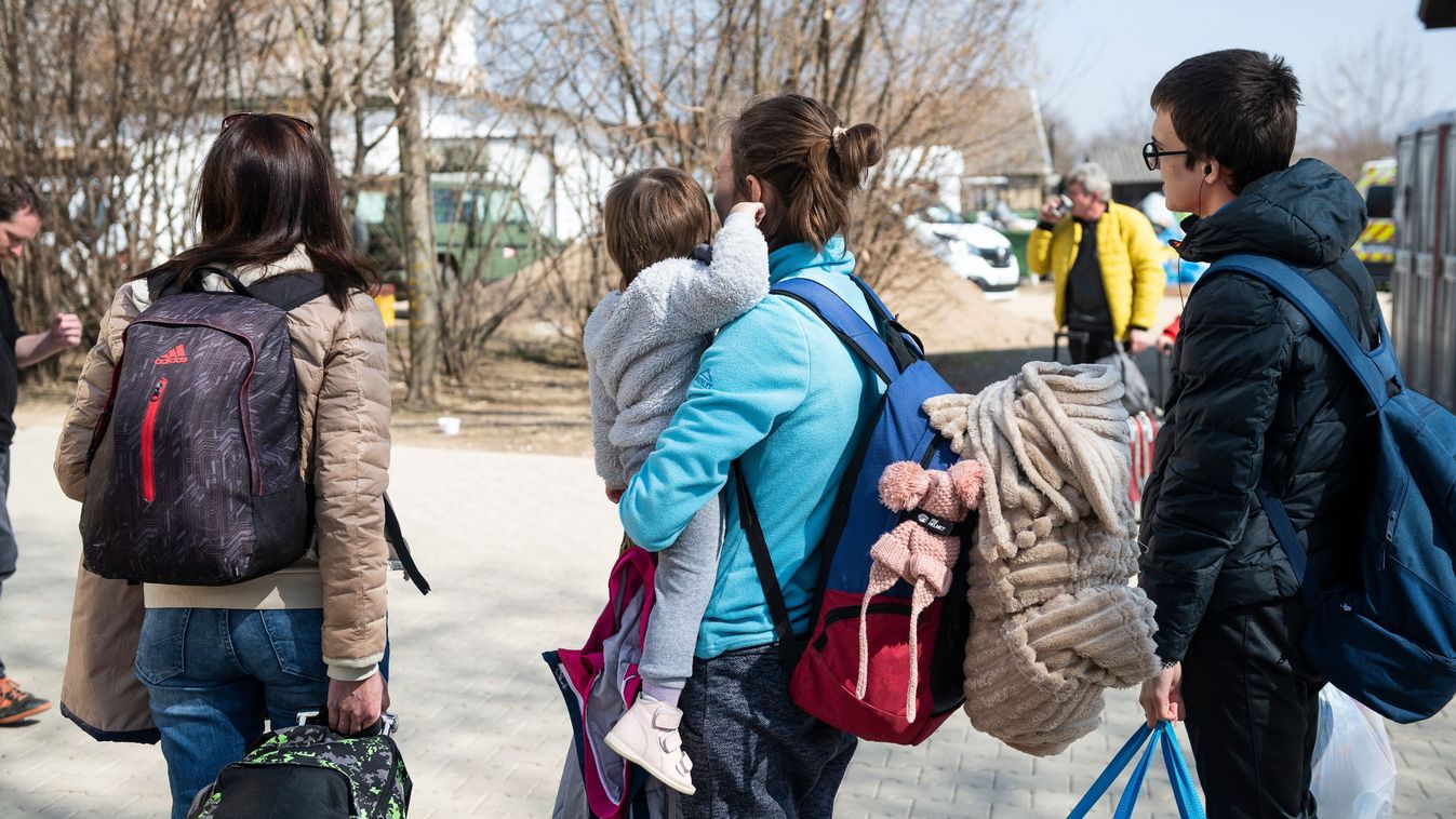 Az ukrán háború mérlege: több mint egymillió menekült, nyolcvanmilliárd forintnyi segítség
