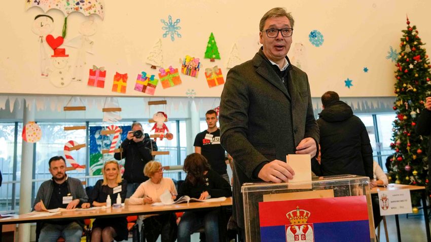 A szerb elnököt titokban levideózták