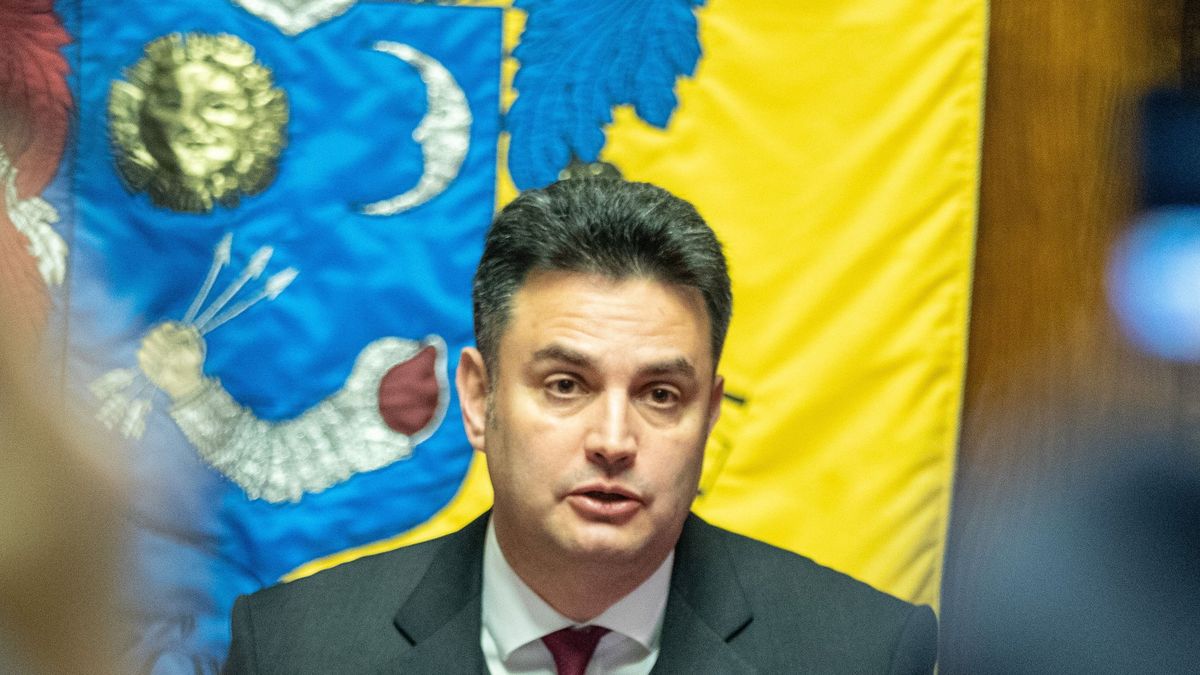 Kéretlen tanácsokat osztogat a bukott miniszterelnök-jelölt