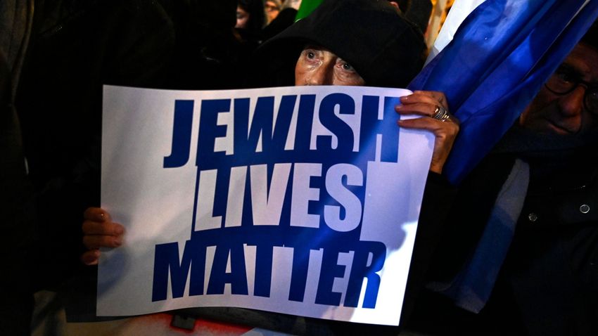 „Harvard utálja a zsidókat” – rejtélyes repülő üzent az egyetem fölött „Harvard utálja a zsidókat” – rejtélyes repülő üzent az egyetem fölött