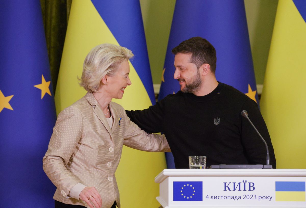 Ursula von der Leyen Európai Bizottság elnöke és Volodimir Zelenszkij ukrán elnök Fotó: SMTI/EPA/Szerhij Dolzsenko