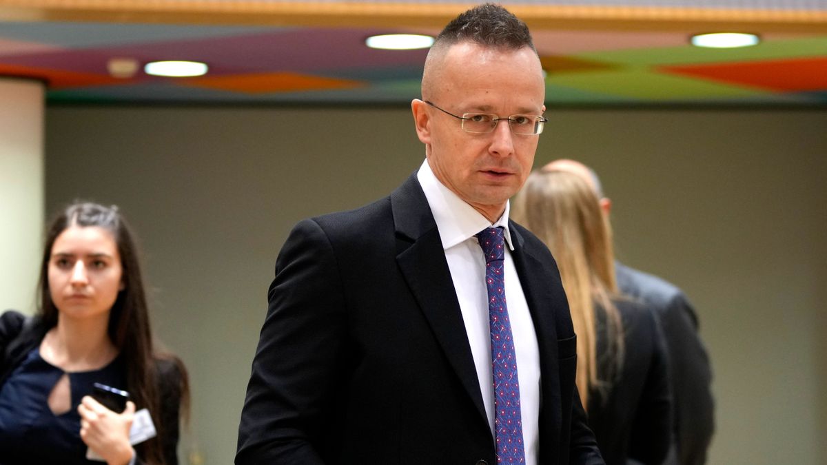 Szijjártó Péter a kuvaiti külügyminiszterrel tárgyalt