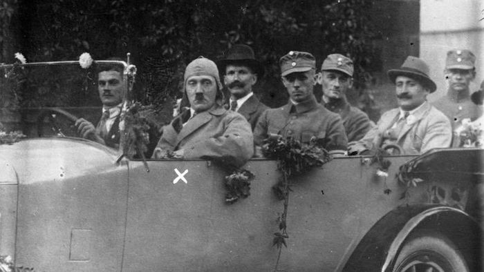Hitler segítségével szerveznek puccsot a fajvédők