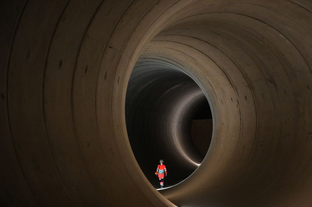 25km ‘super sewer’ being built to ease River Thames pollution as water companies criticised for pollution