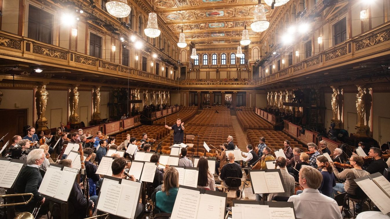 Christian Thielemann vezénylésével próbál a Bécsi Filharmónikusok