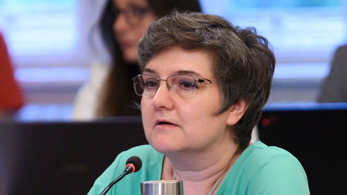 Durvul a kampány a várnegyedben, V. Naszályi kizárta volna a körzet képviselőjét a lakossági fórumról + videó