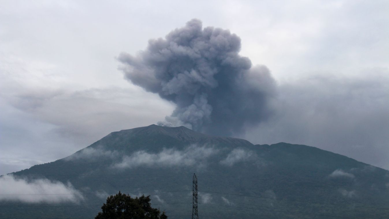 Tizenegy hegymászó halt meg a vulkánkitörés miatt
