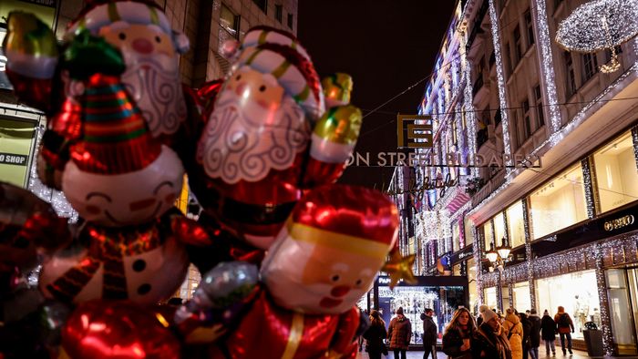 Karácsonyi kivilágítás életképek Karácsony Budapest