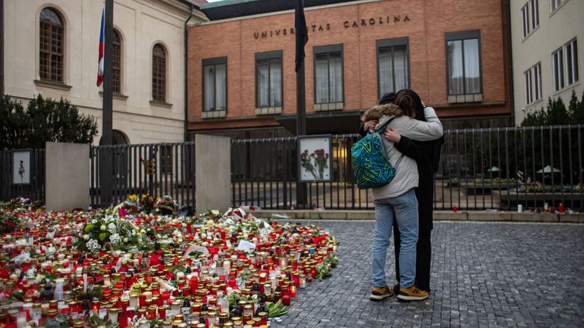 Országos gyásznapot tartottak a prágai lövöldözés áldozatainak emlékére