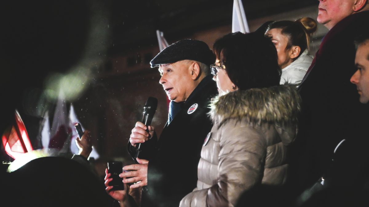 "We Must Win, We Must Defend Poland!" + Video And Photo Gallery