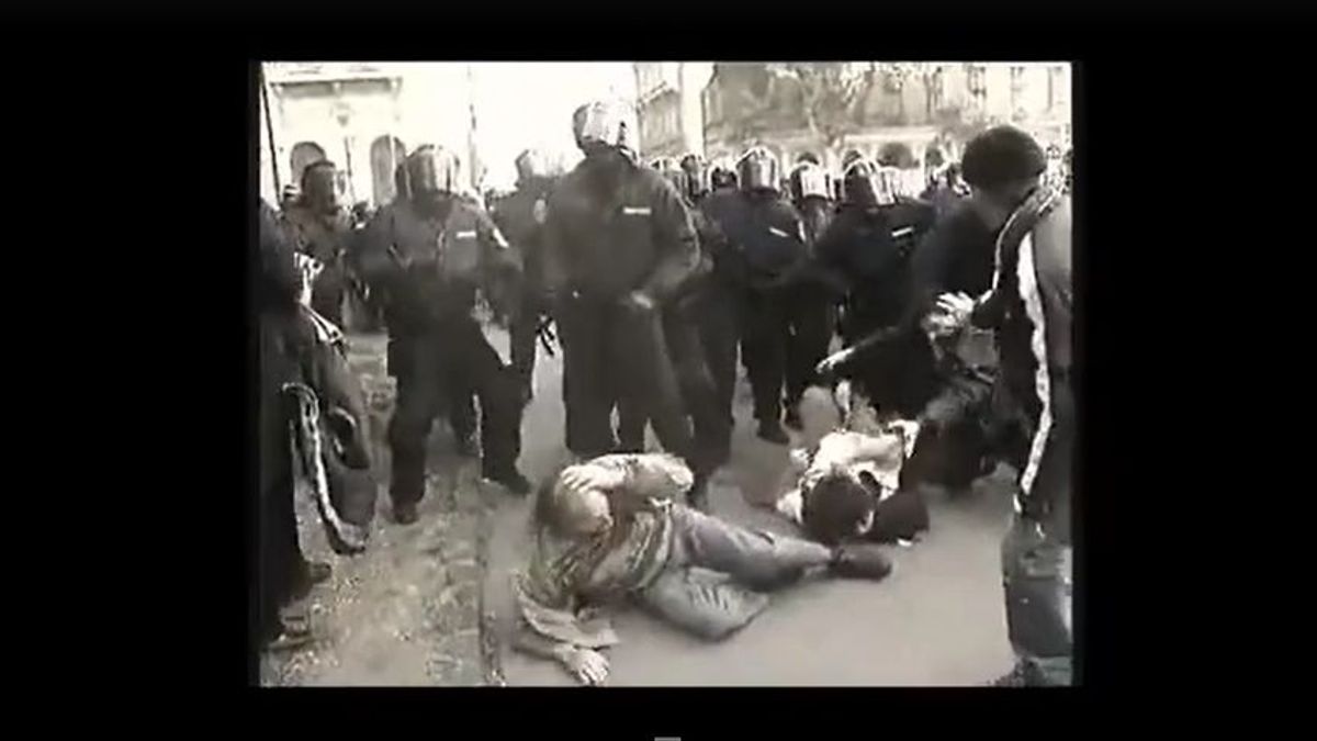 Emlékművet az azonosító nélkül emberekre támadó rendőröknek is?