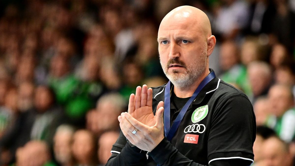 Harminc percig tartott a győri edző születésnapi ünnepsége