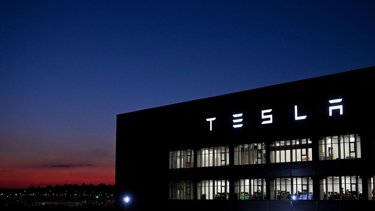Két hétre leáll a termelés a Tesla berlini gigagyárában