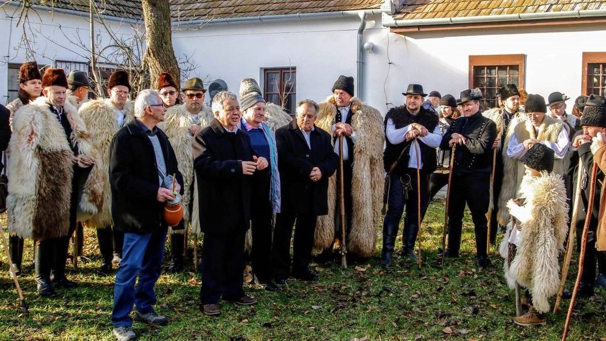 Bényomoztunk a faluba…