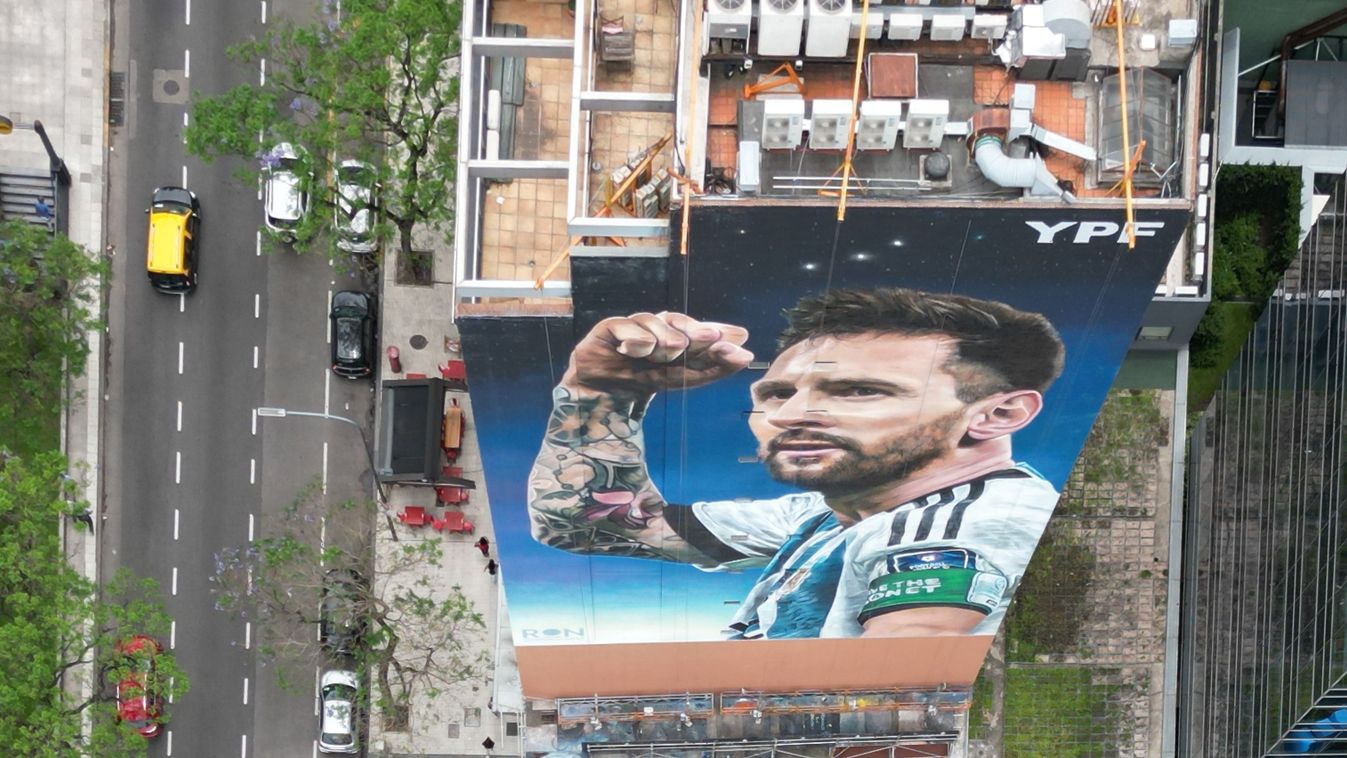 Mural tribute to Lionel Messi in Buenos Aires