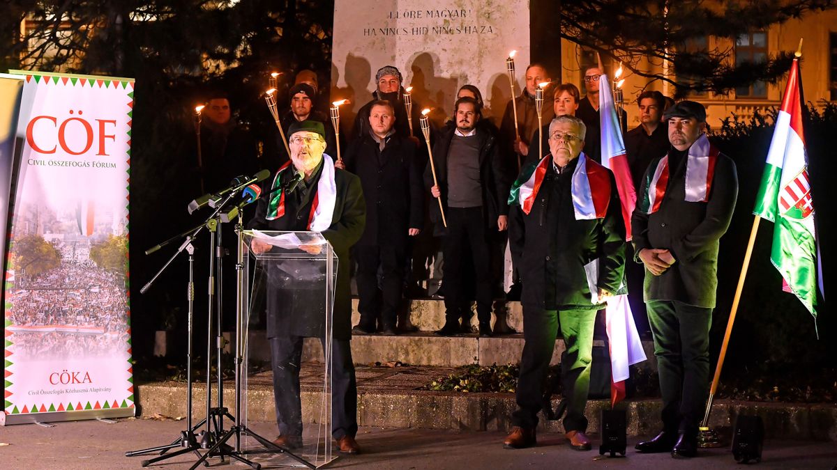 Tüntettek a magyar civilek a varsói liberális terror ellen