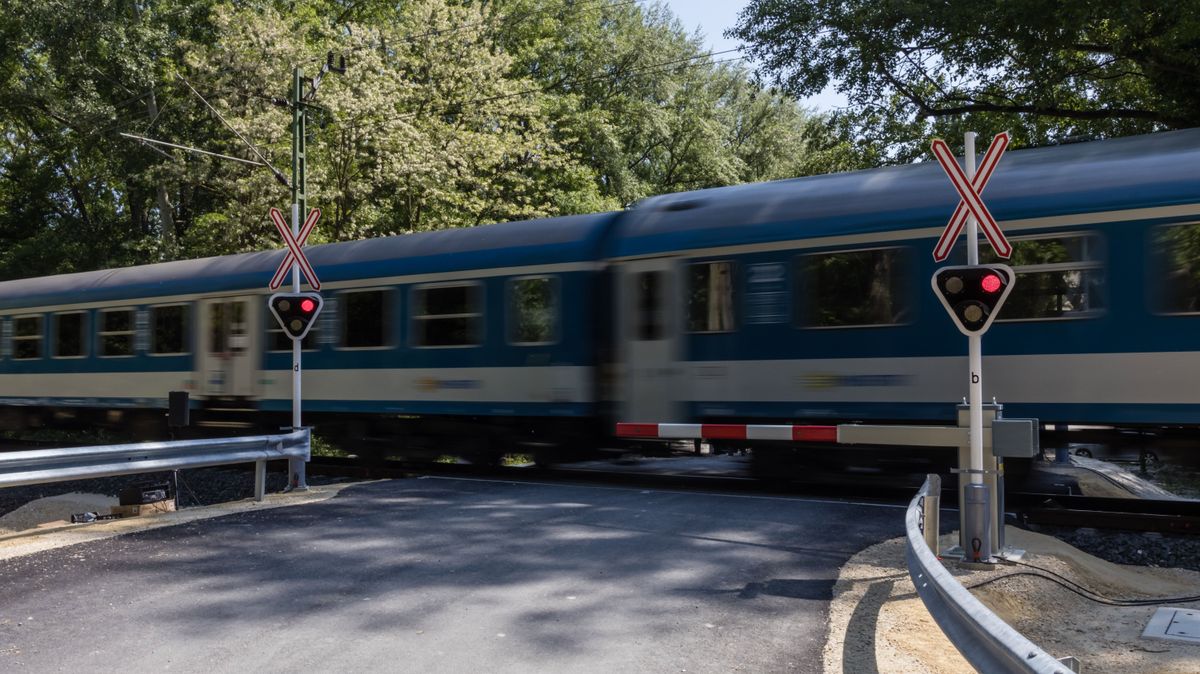 Gázolt a Nyírség InterCity, anya és gyermeke azonnal meghaltak