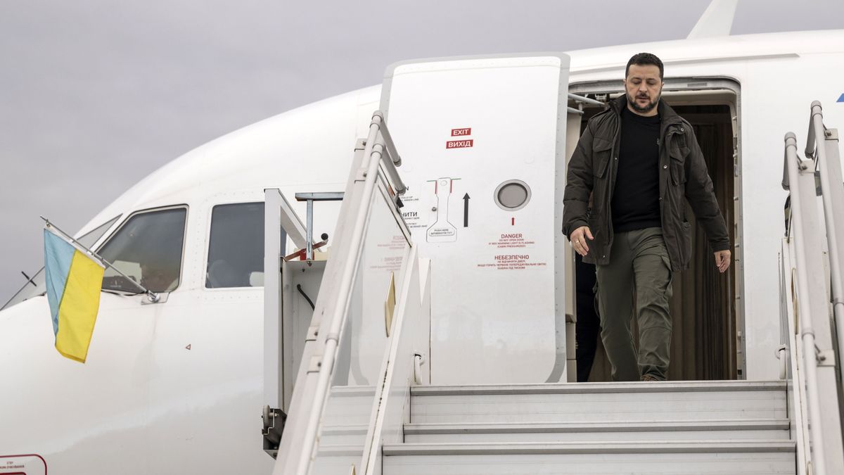 Tensions Between Ukraine's Political and Military Leaders Behind Downed Plane