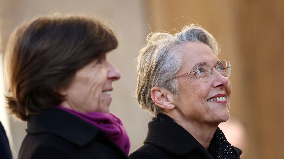 Váratlanul lemondott a francia miniszterelnök