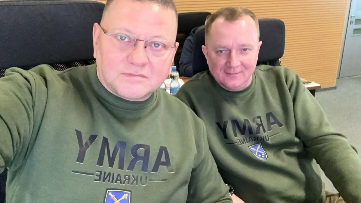 Valerij Zaluzsnyij és Szergej Saptala, az ukrán fegyvereserők vezérkari főnök (forrás: Facebook  / Valerij Zaluzsnyij)