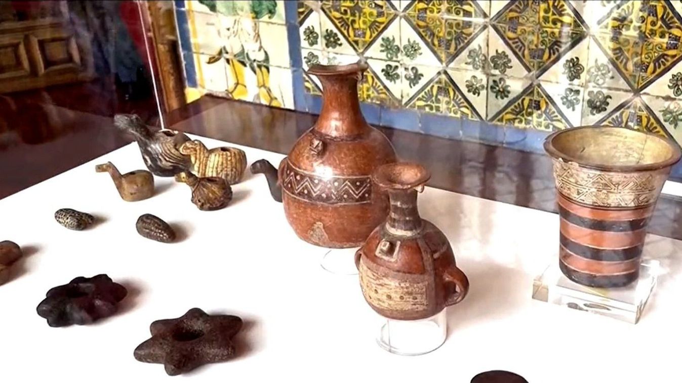 Kiemelt képen: A spanyol hódítás előtti időkből származó, több mint kétszáz darabos gyűjtemény került vissza Peruba, egyes tárgyak több mint 2000 évesek (Forrás: M1 Híradó)