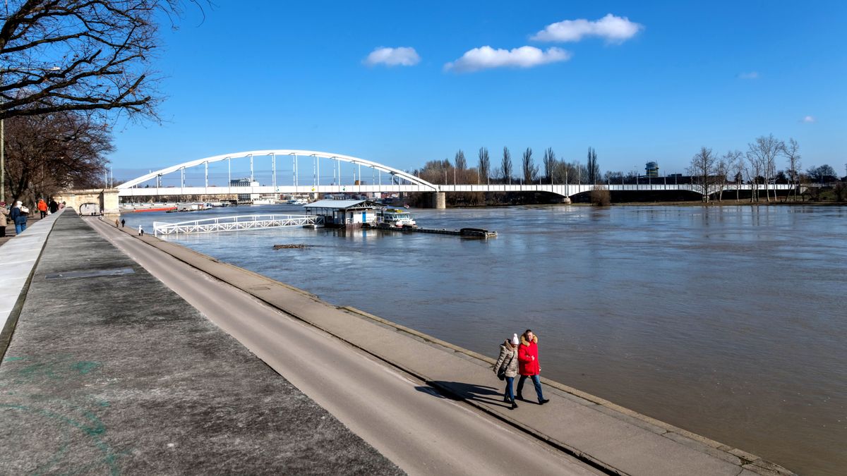 Levonult az újabb árhullám, ismét megnyitják a szegedi rakpartot a forgalom előtt