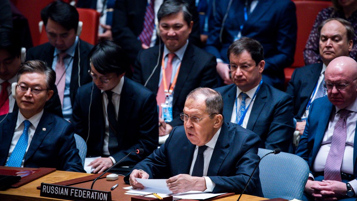 Lavrov: A Nyugat alkalmatlan, Kijev a haláltusáját vívja