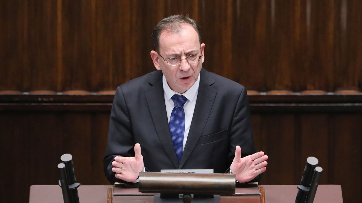 Videón, ahogy elhurcolják az elnöki palotából a PiS képviselőit