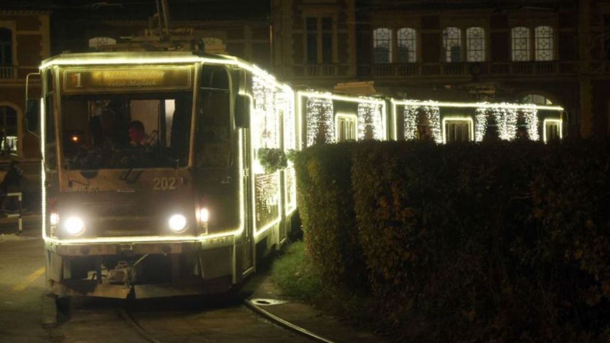 Európa legszebb adventi villamosa magyar városban jár + fotók
