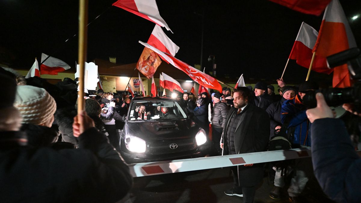 Szabadon engedték a lengyel képviselőket