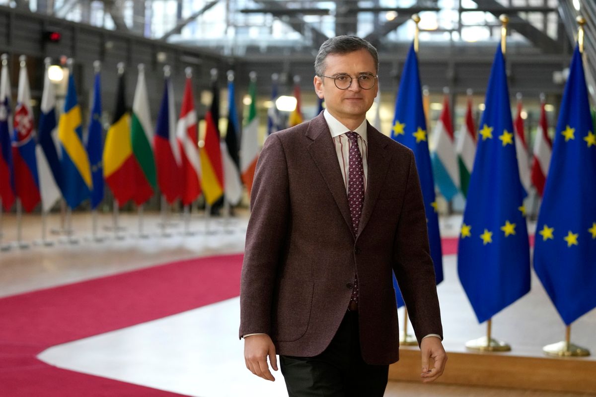 Dmitro Kuleba ukrán külügyminiszter az EU-tagállamok külügyminisztereinek találkozóján Brüsszelben 2023. december 11-én.