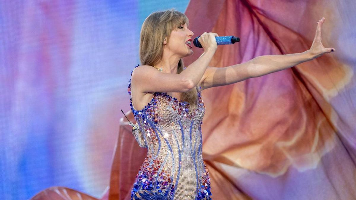 Taylor Swift kiköltekezett: huszonhatezer forintért vett ruhát