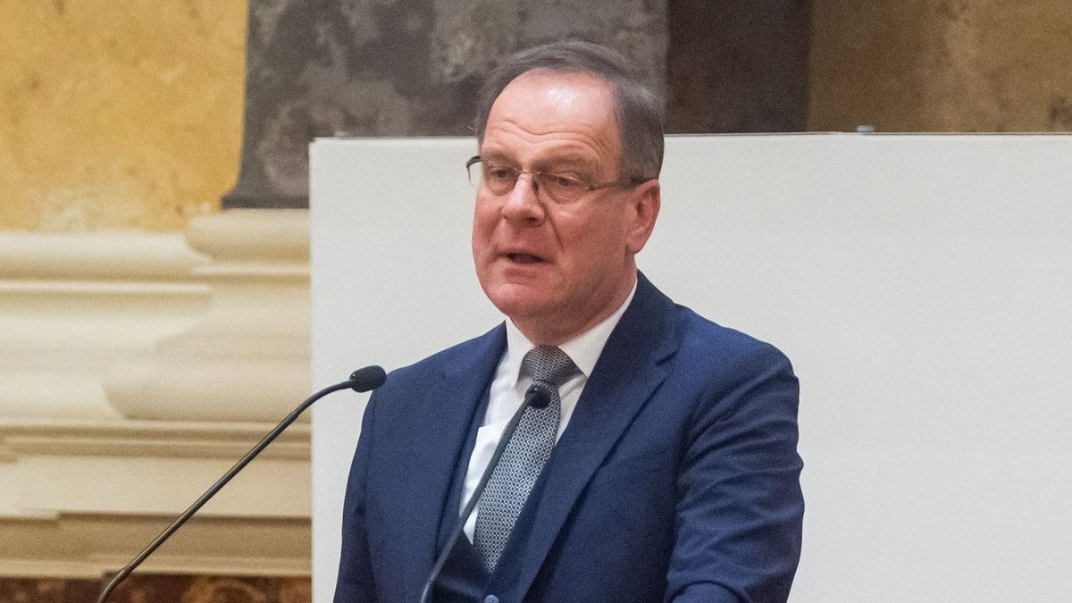 Navracsics: Szombathely számára van remény arra, hogy kitörjön az elszigeteltségből