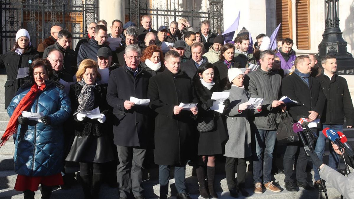 Tovább mélyül a szakadék a baloldal pártjai között