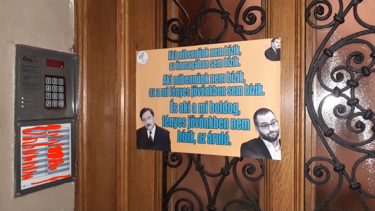 Lakásán zaklatták a baloldali aktivisták Lánczi Tamást