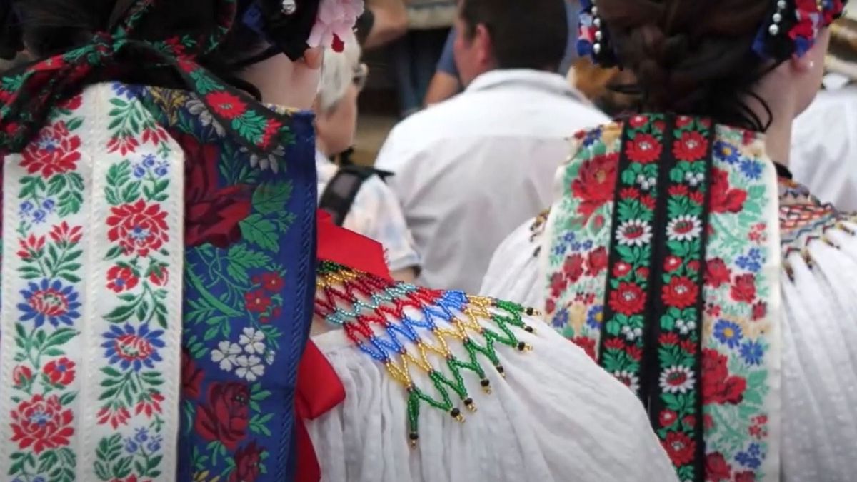 Most meglesheti a bátai menyasszonyok ruháit