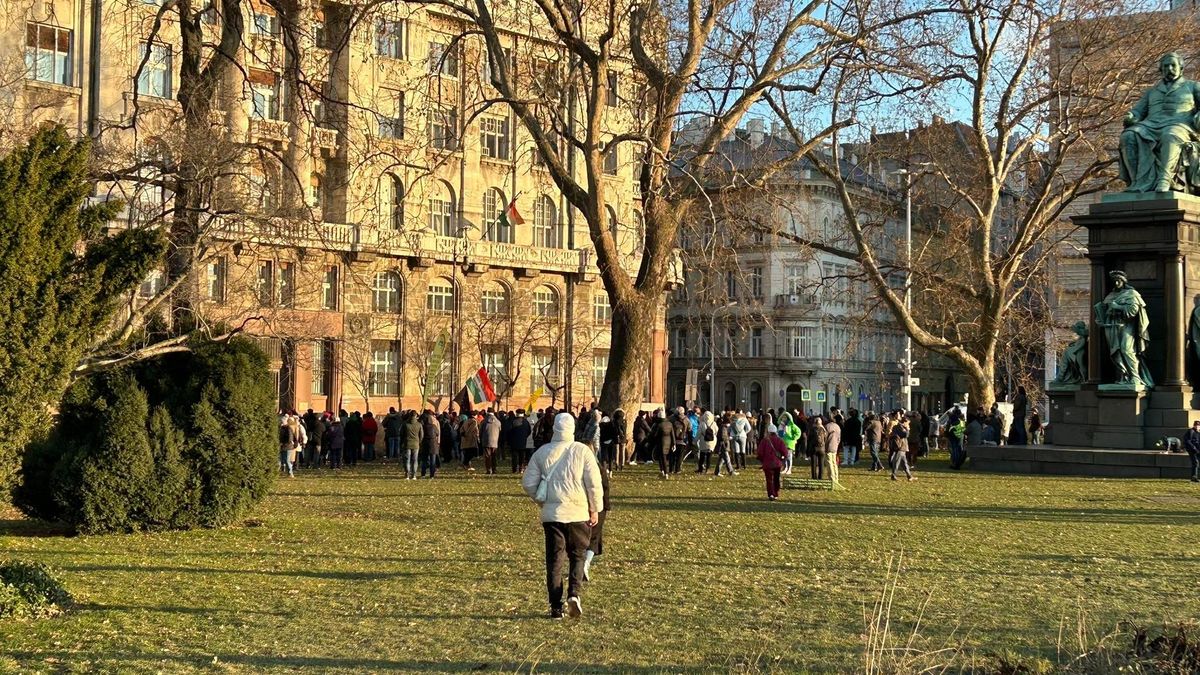Csupán hangulatkeltés a tanártüntetések folytatása a Belügyminisztérium szerint