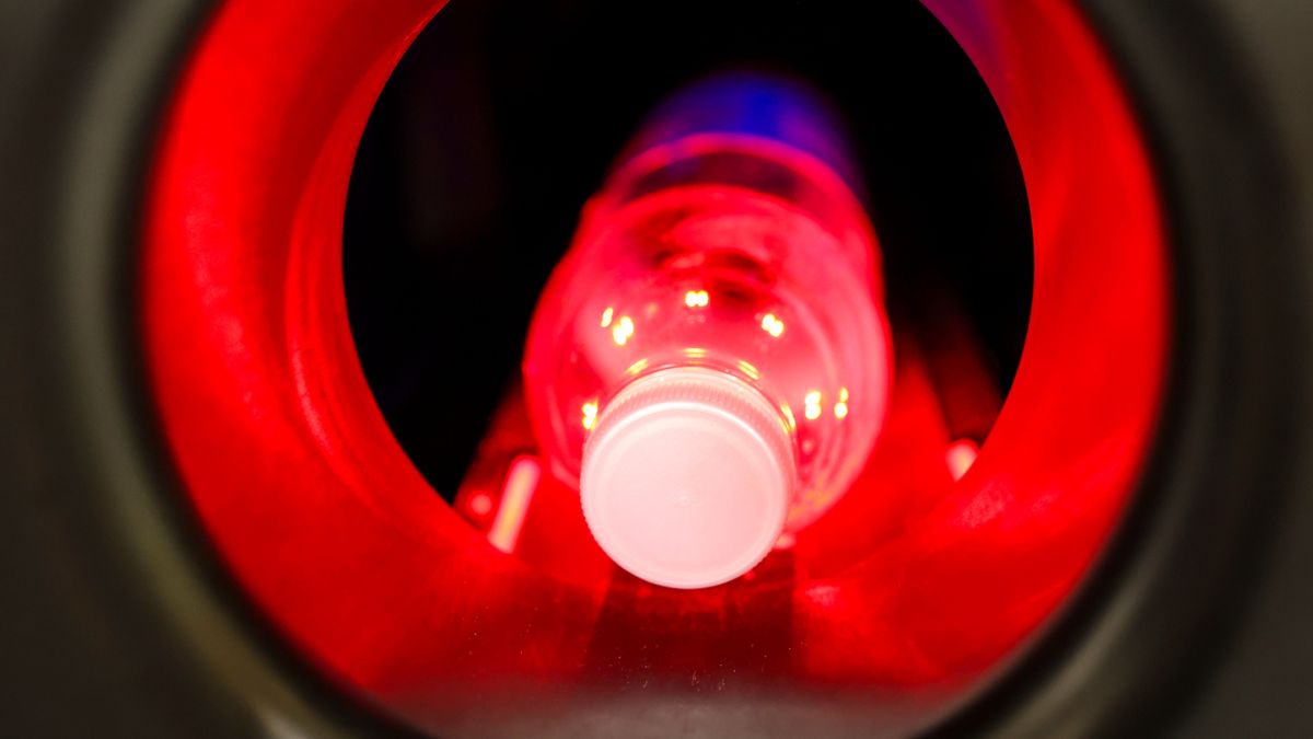 Visszaváltható palackok még nincsenek, de az automaták már megjelentek a nagyobb üzleteknél